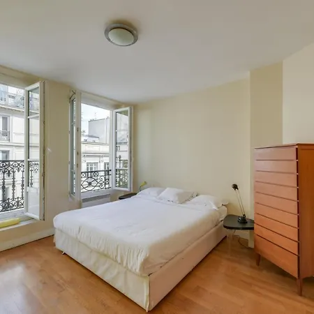 Id 308 - Chatelet, Rue Saint Denis 25